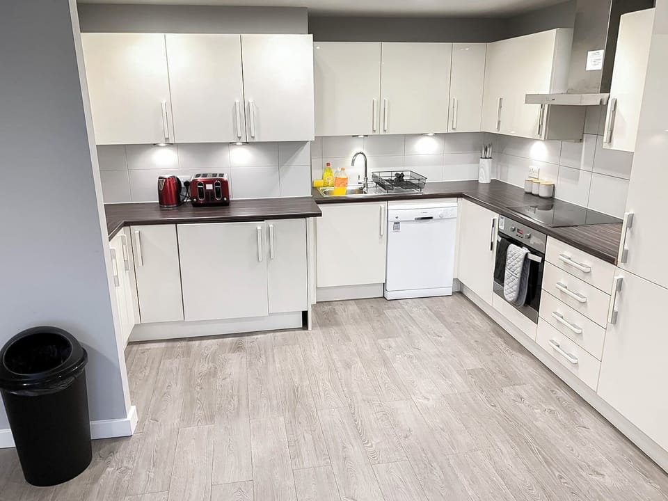 Stylish 3 Bedroom Apartment with private terraces & Lift in Shoreditch, Hoxton