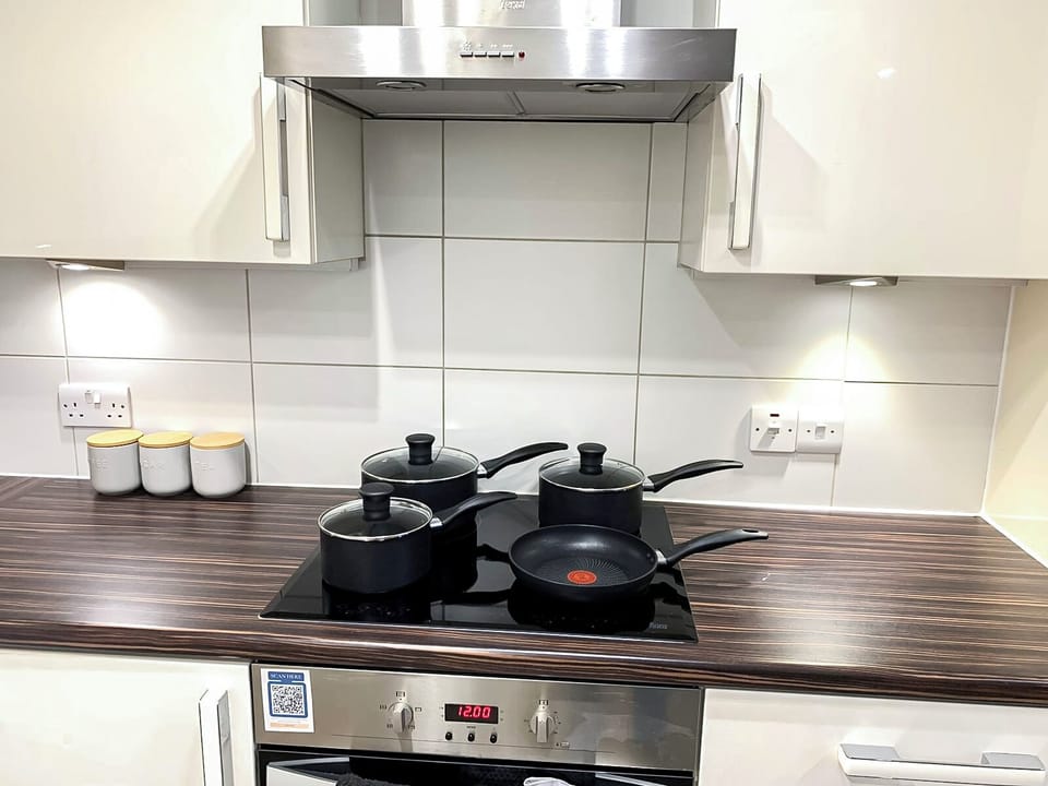 Stylish 3 Bedroom Apartment with private terraces & Lift in Shoreditch, Hoxton
