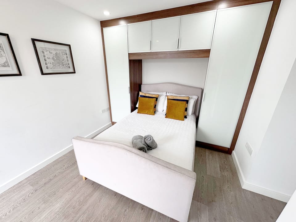 Lux 3 Bedroom Apartment with private terraces & Lift in Shoreditch Hoxton