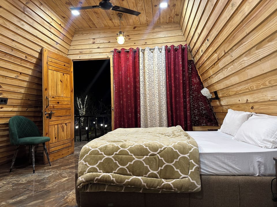 Premium Studio Suite | Individually furnished, laptop workspace, free WiFi