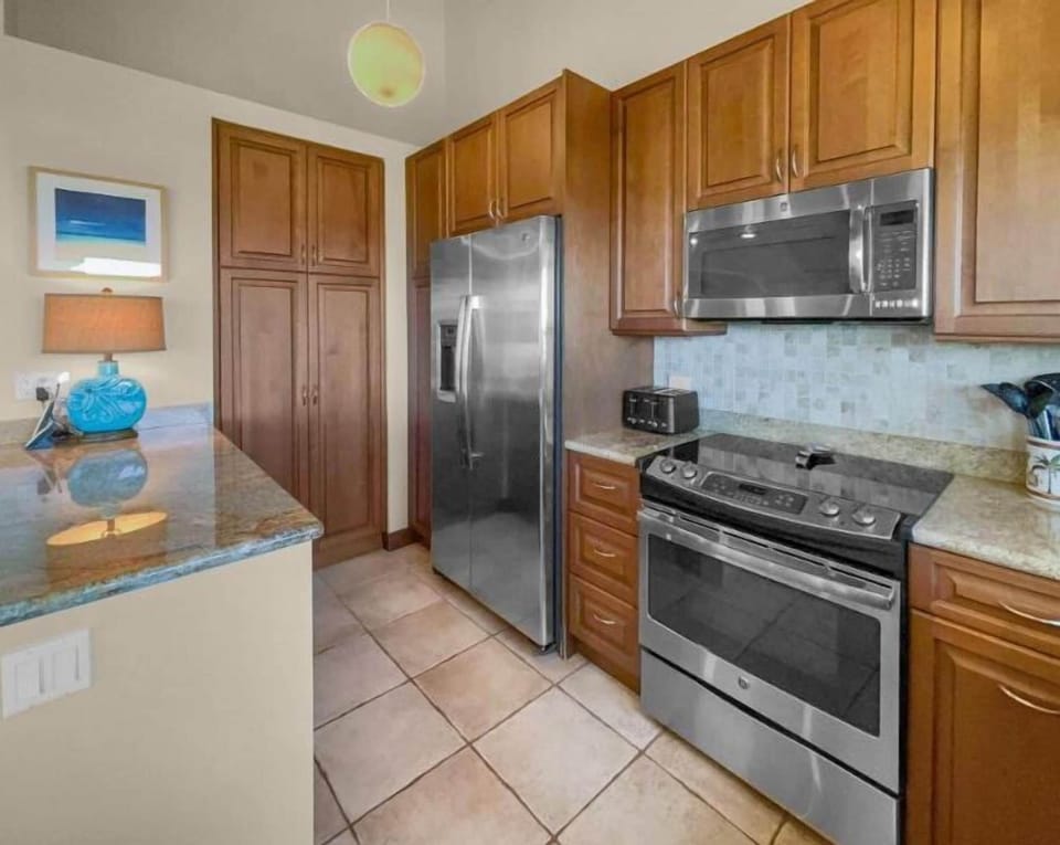 Condo, 2 Bedrooms | Private kitchen