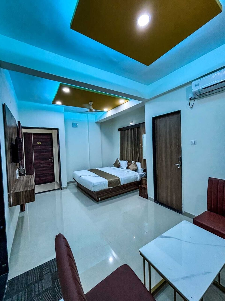 Luxury Single Room, Balcony | Free WiFi