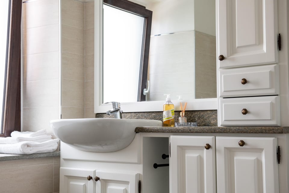 Quadruple Room | Bathroom | Shower, hair dryer, towels, soap