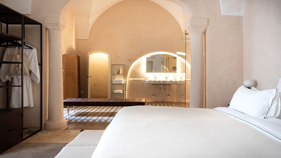 Luxury Double Room | Egyptian cotton sheets, premium bedding, pillowtop beds, desk