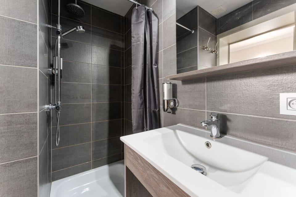 Full bathroom