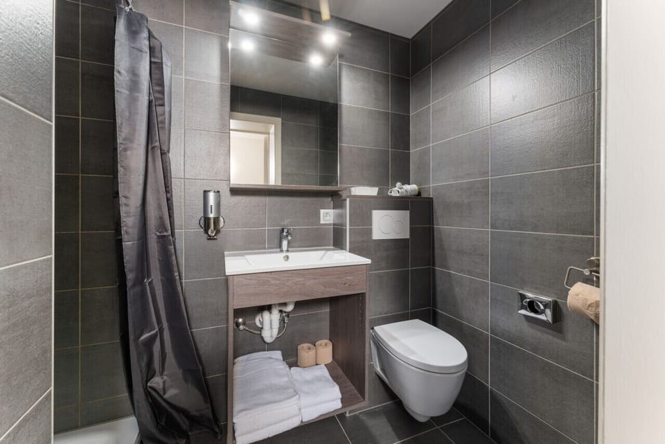 Full bathroom