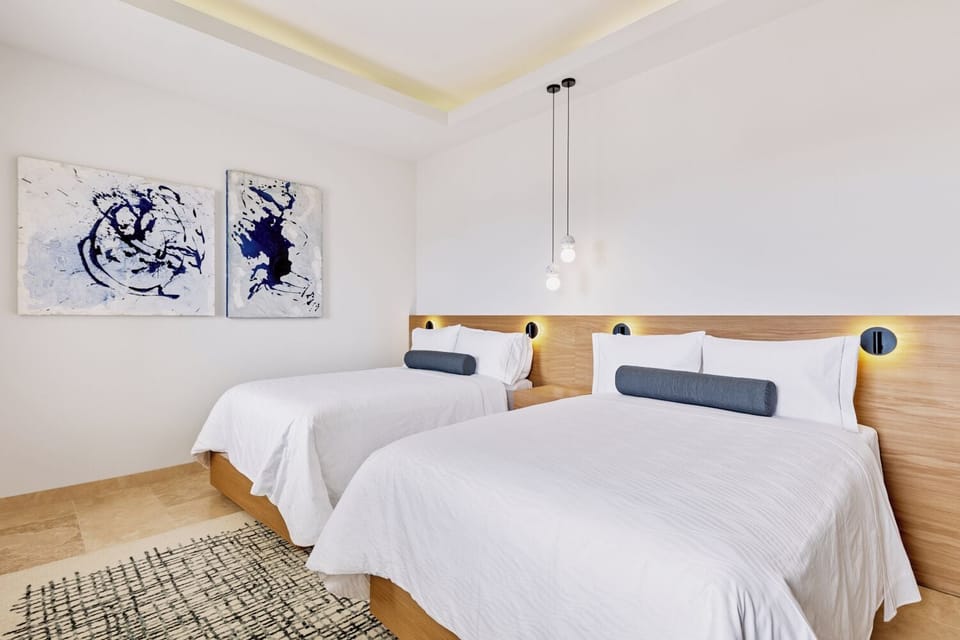 2 bedrooms, premium bedding, in-room safe, laptop workspace