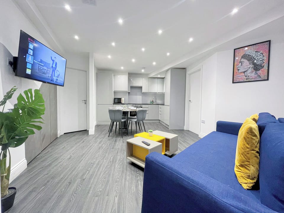 Living area w. double sofa bed & smart TV | Shoreditch, Old Street & Hoxton flat
