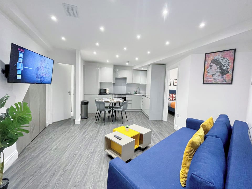 Living, Dining & Kitchen area | 1BDR flat in Shoreditch, Old Street & Hoxton