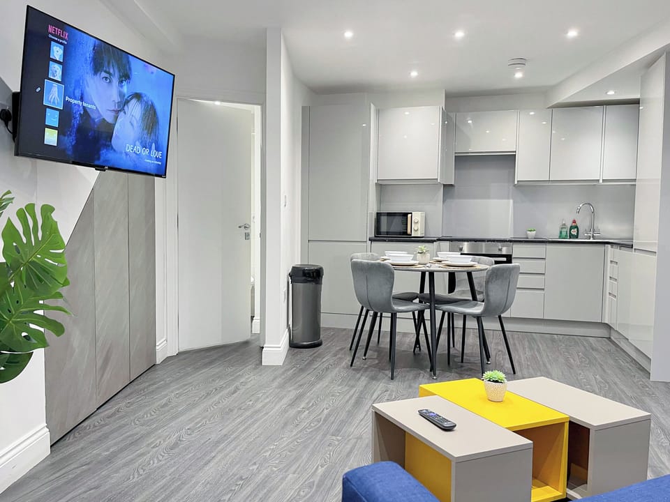 Living, Dining & Kitchen area | 1BDR flat in Shoreditch, Old Street & Hoxton