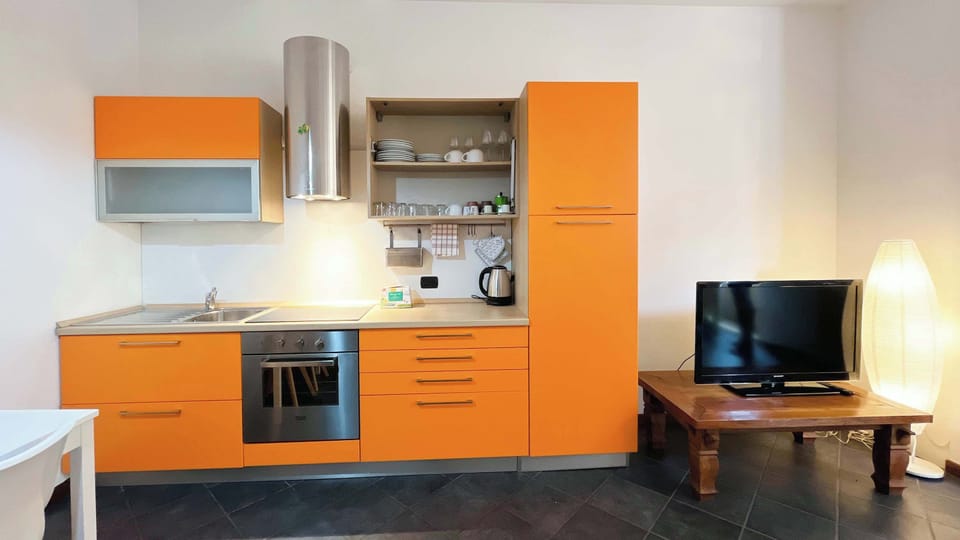 Luminosa cucina moderna
