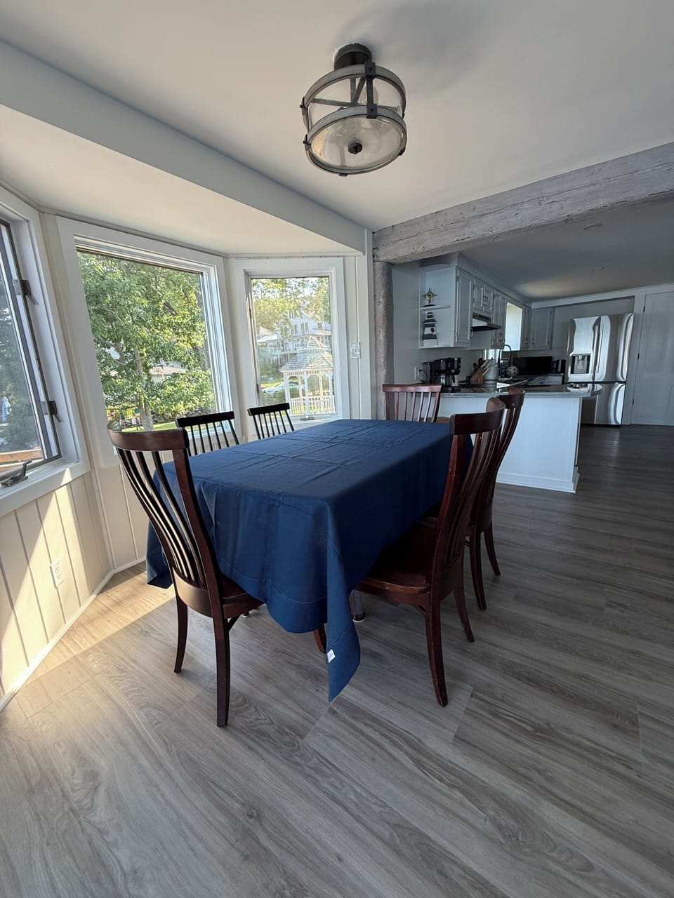 Dining room into kitchen