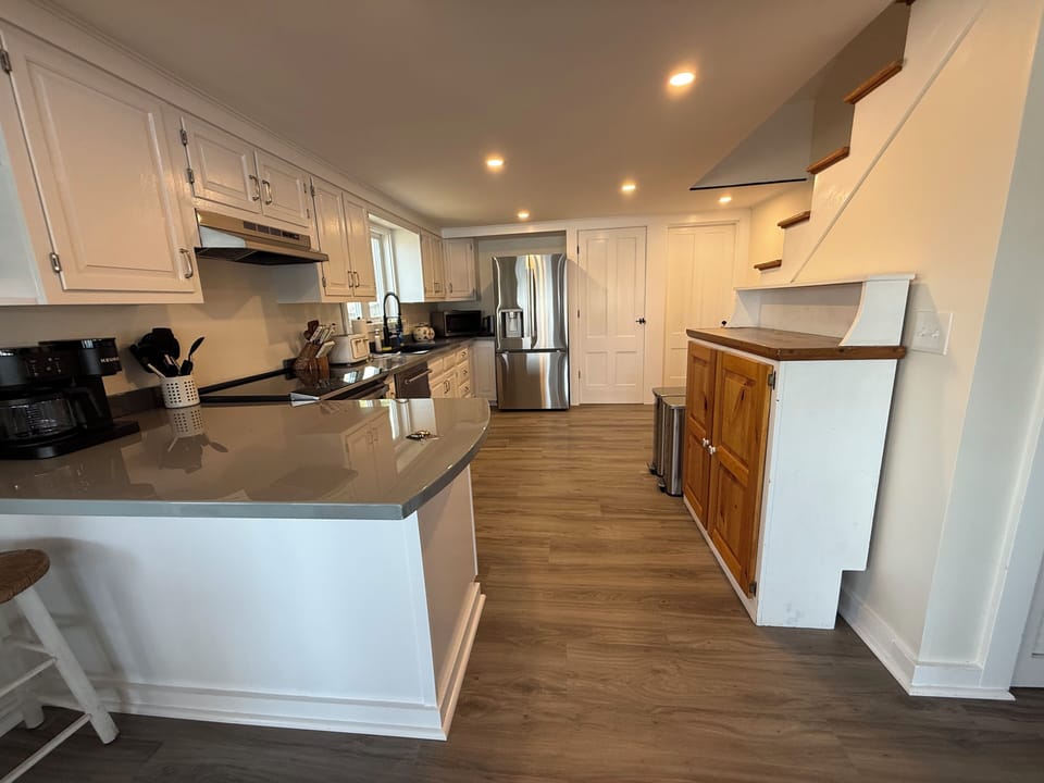 Kitchen and entrance to the right of the refrigerator.