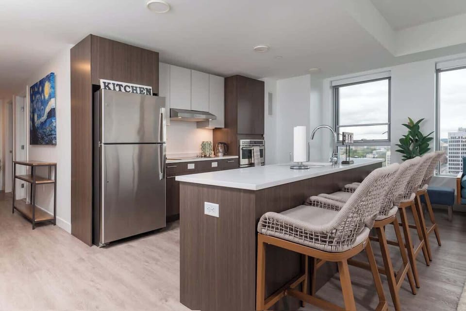 Time to eat? Utilize the fully equipped kitchen with everything you need to cook up a 3 course meal or perhaps just a quick snack - all to be served on the beautiful kitchen island breakfast bar area with seating for 4.