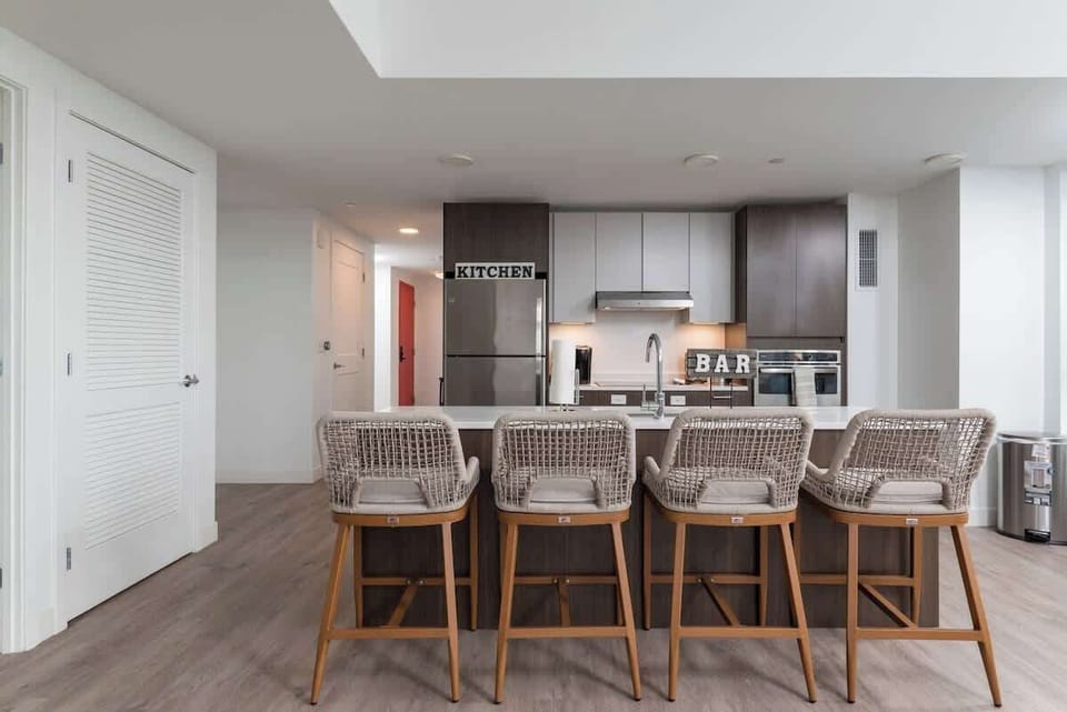 When your kitchen creations are prepared and ready, serve them up on the stunning kitchen island and enjoy your feasts sat next to your loved ones. This kitchen area is a true delight

