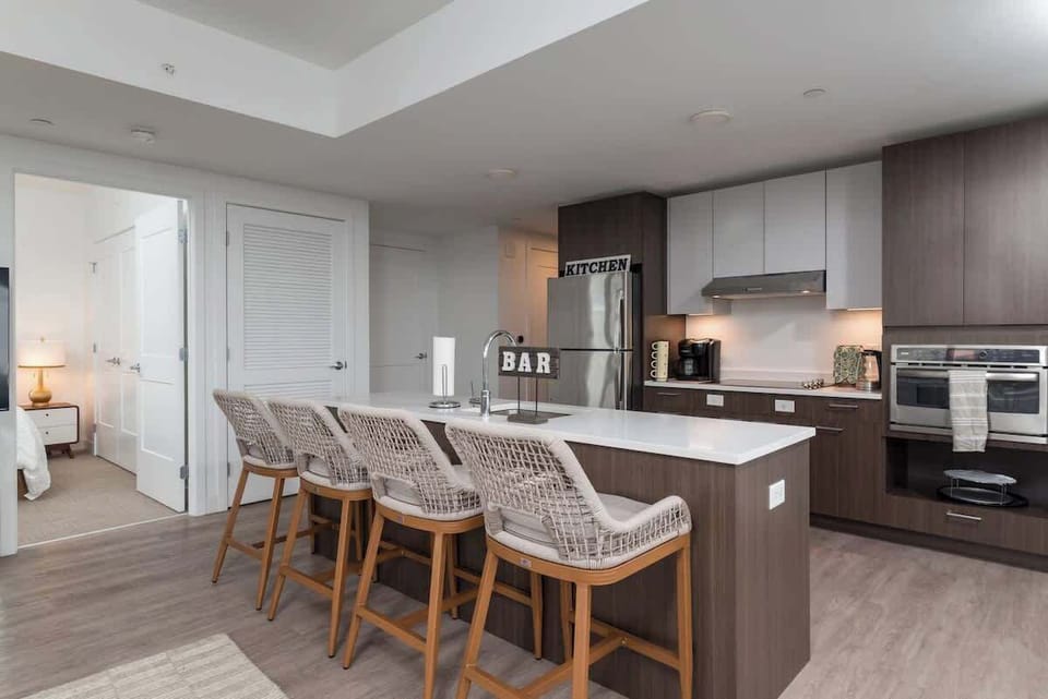 The kitchen has all the appliances needed ranging from the refrigerator, freezer, cooker, oven, kettle, toaster, blender, rice cooker and of course a coffee maker for all you coffee lovers!