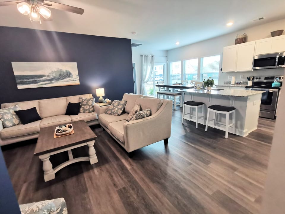 Spacious main living room for relaxing together after the beach or golf