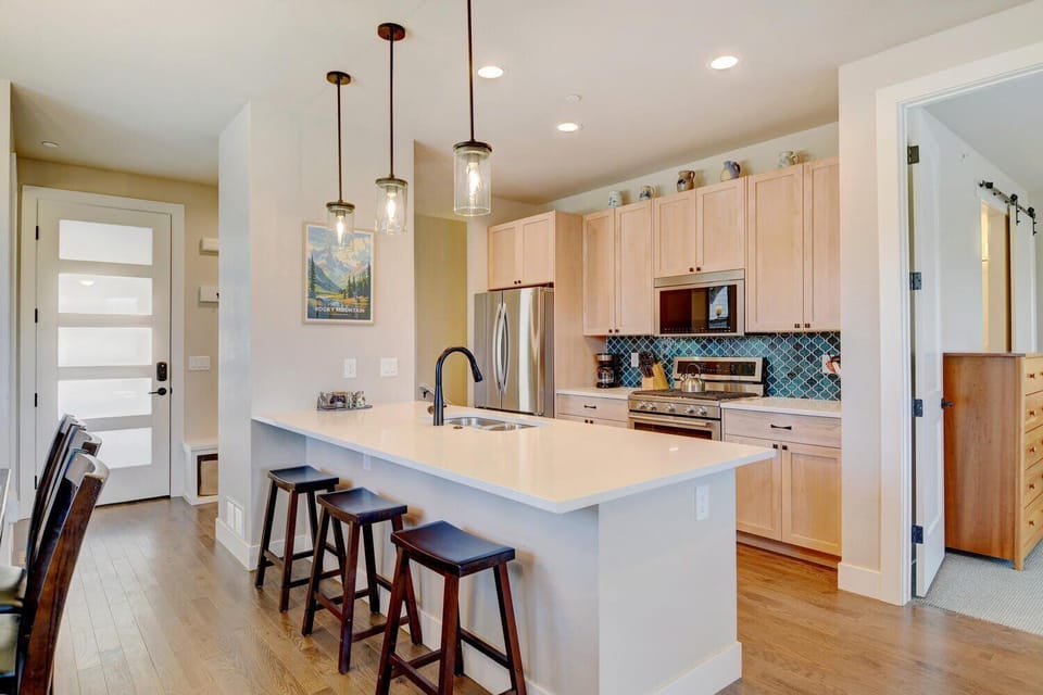 Gorgeous Kitchen Area with Island Seating for 3 People