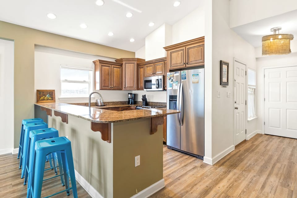 Taking another view of the kitchen with all the amenites