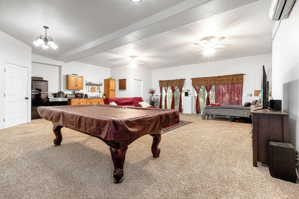 Apartment Billiards