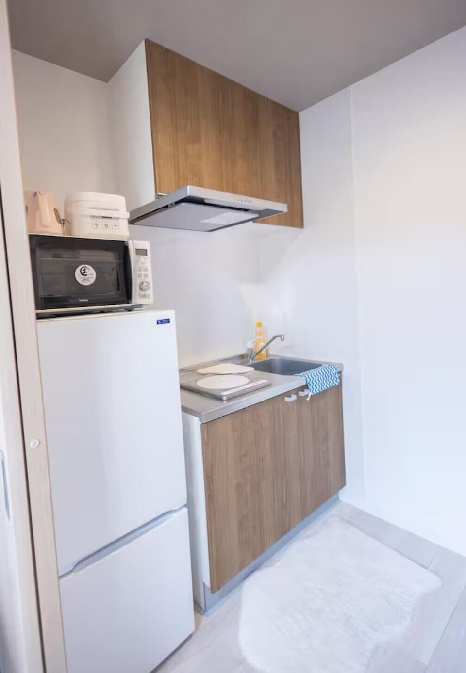 Comfort Apartment, Non Smoking | Private kitchen | Fridge, microwave, stovetop