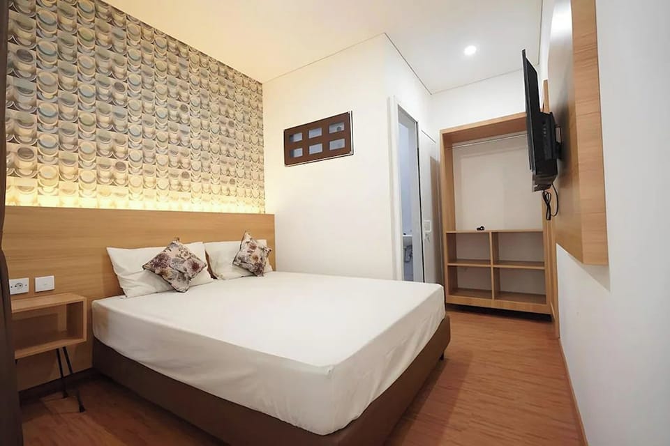 Violet Room | Soundproofing, free WiFi