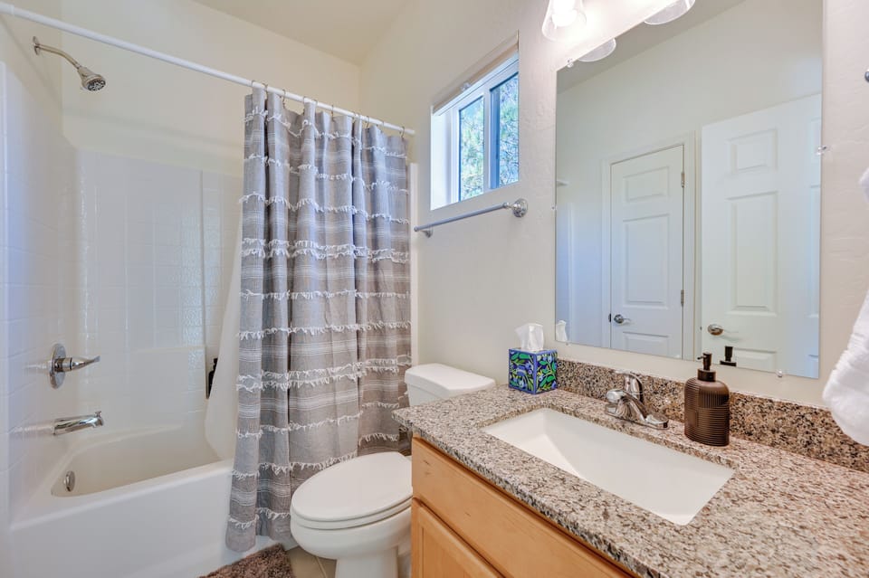 Full Bathroom | 2nd Floor | Shower/Tub Combo
