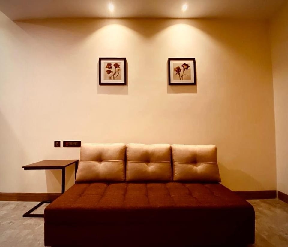 Laptop workspace, iron/ironing board, free WiFi, bed sheets
