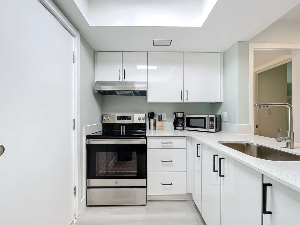 Fully furnished Kitchen.