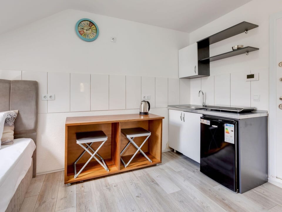 Apartment | Private kitchen | Electric kettle, toaster