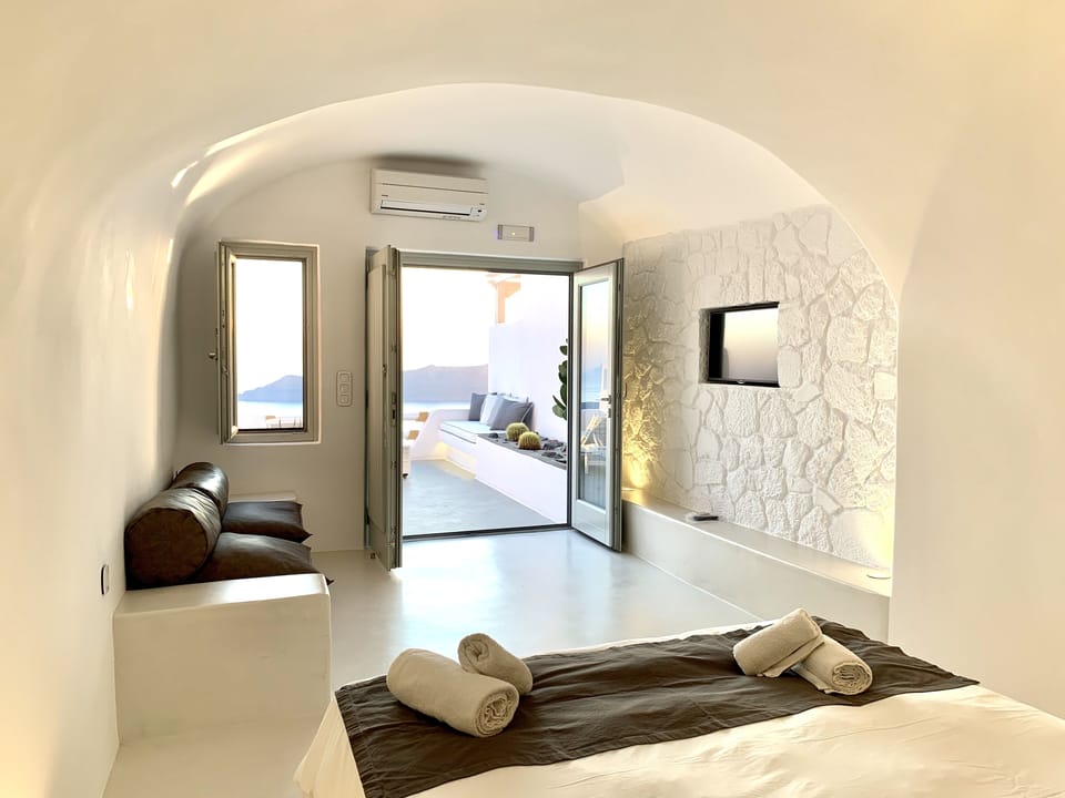 Superior Studio Sea View | In-room safe, iron/ironing board (on request), bed sheets
