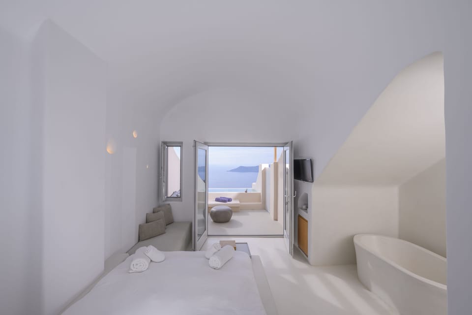 Executive Honeymoon Suite, Hot Tub, Caldera & Sea View | Terrace/patio