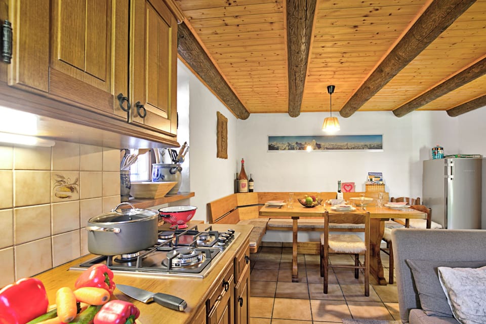 Family Chalet, 1 Bedroom, Fireplace, Mountainside (Rustico Ca del Pol - Monti di Ditto) | Private kitchen