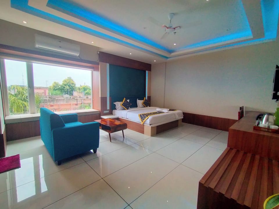 Executive Room | Down comforters, desk, laptop workspace, WiFi (free)
