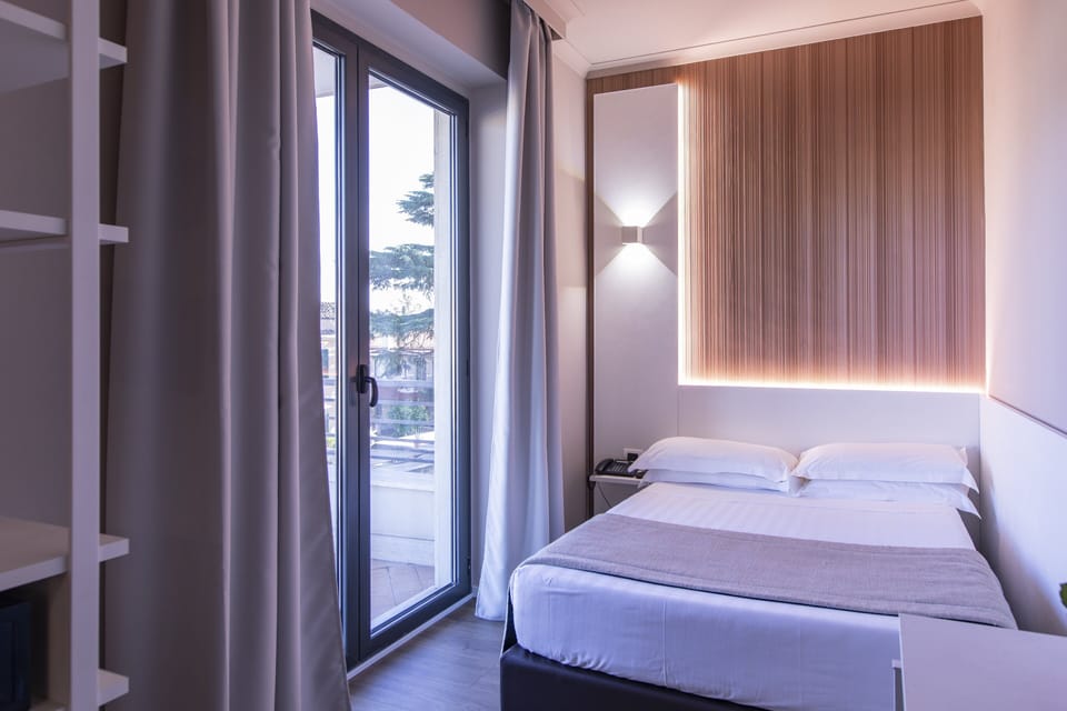 In-room safe, desk, soundproofing, WiFi (free)