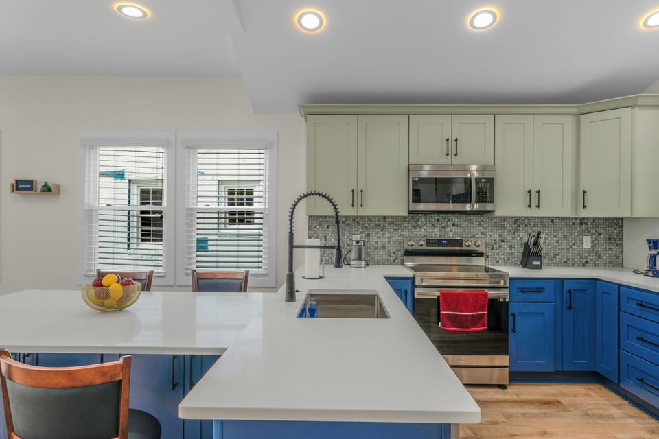 Signature House, 4 Bedrooms, City View | Private kitchen | Fridge, microwave, stovetop, dishwasher