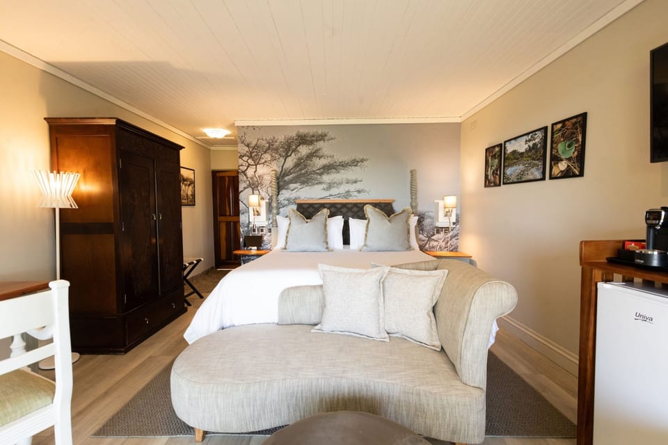 Pillowtop beds, minibar, in-room safe, desk