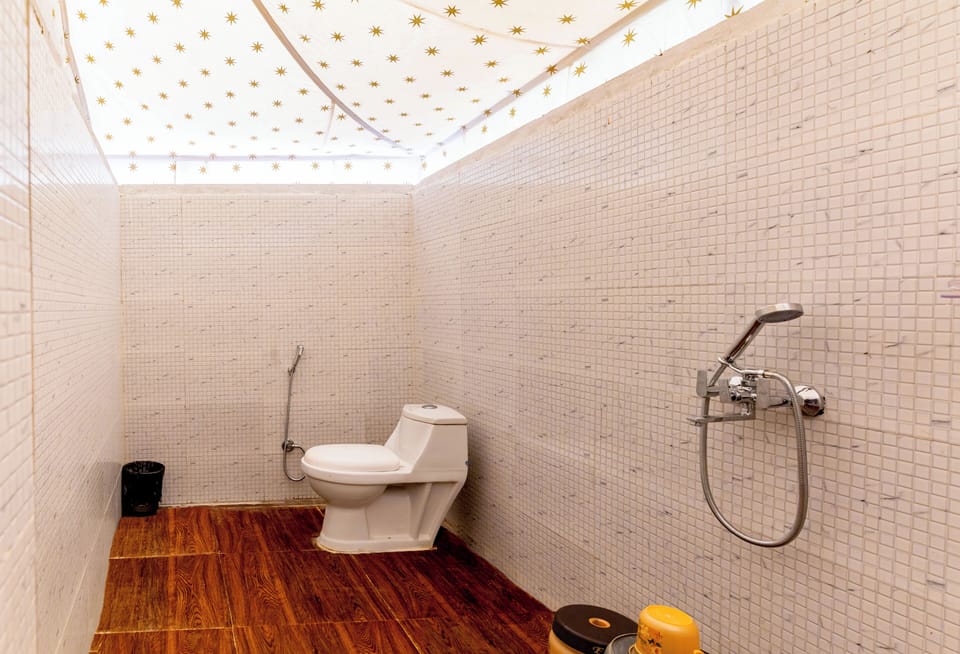Luxury Swiss Tent | Bathroom | Shower, towels, soap, shampoo