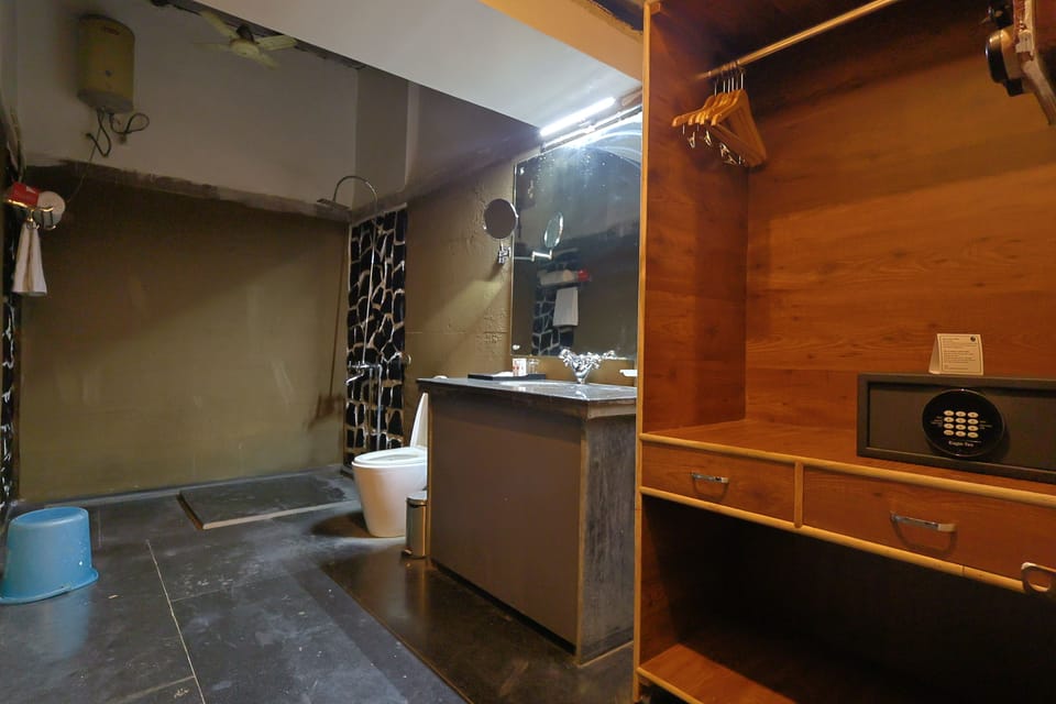 Cottage with Private Pool | Bathroom | Free toiletries, hair dryer (on request), towels, soap