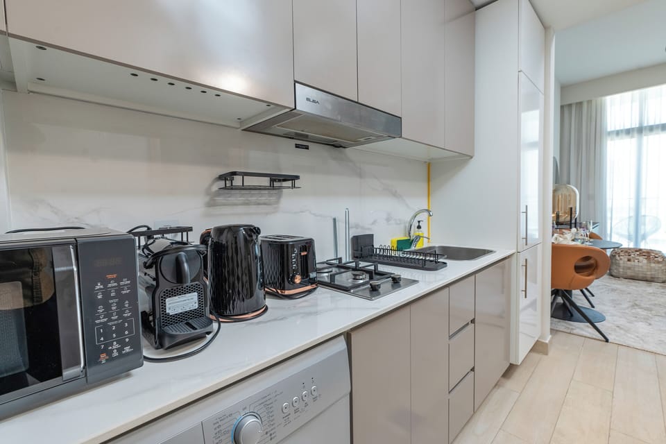 Comfort Studio, Balcony, City View | Private kitchen | Fridge, microwave, stovetop, coffee/tea maker