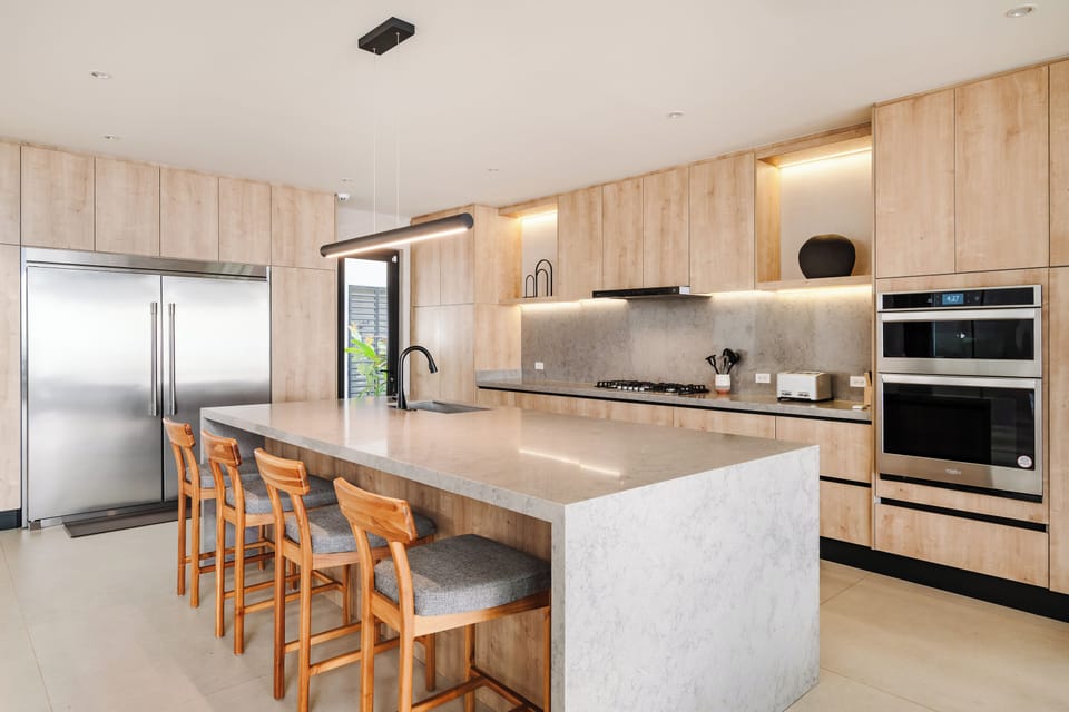 Spacious Kitchen with modern appliances and ample countertop spa