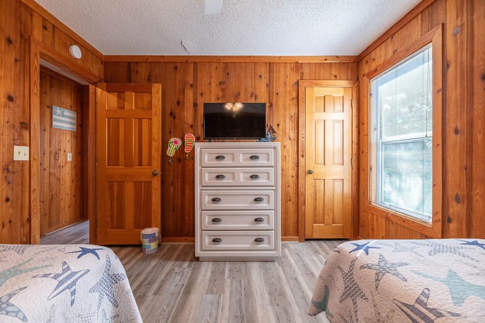 Twin Bedroom