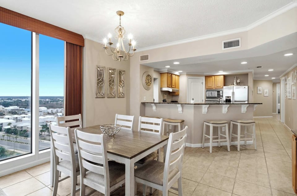Dining room with seating for 6