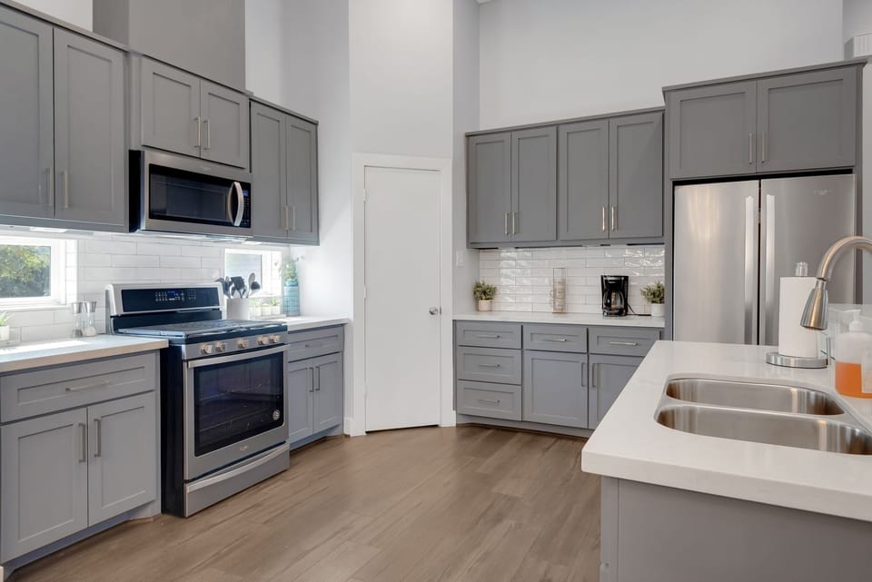 House, 3 Bedrooms | Private kitchen | Fridge, oven, coffee/tea maker, electric kettle