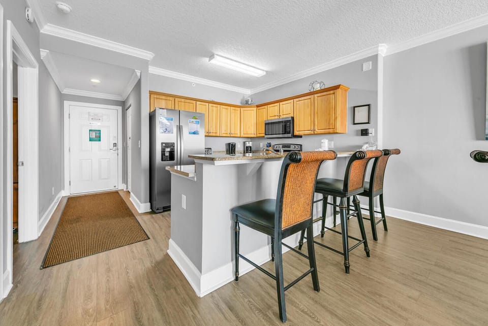 Eat-in bar seating