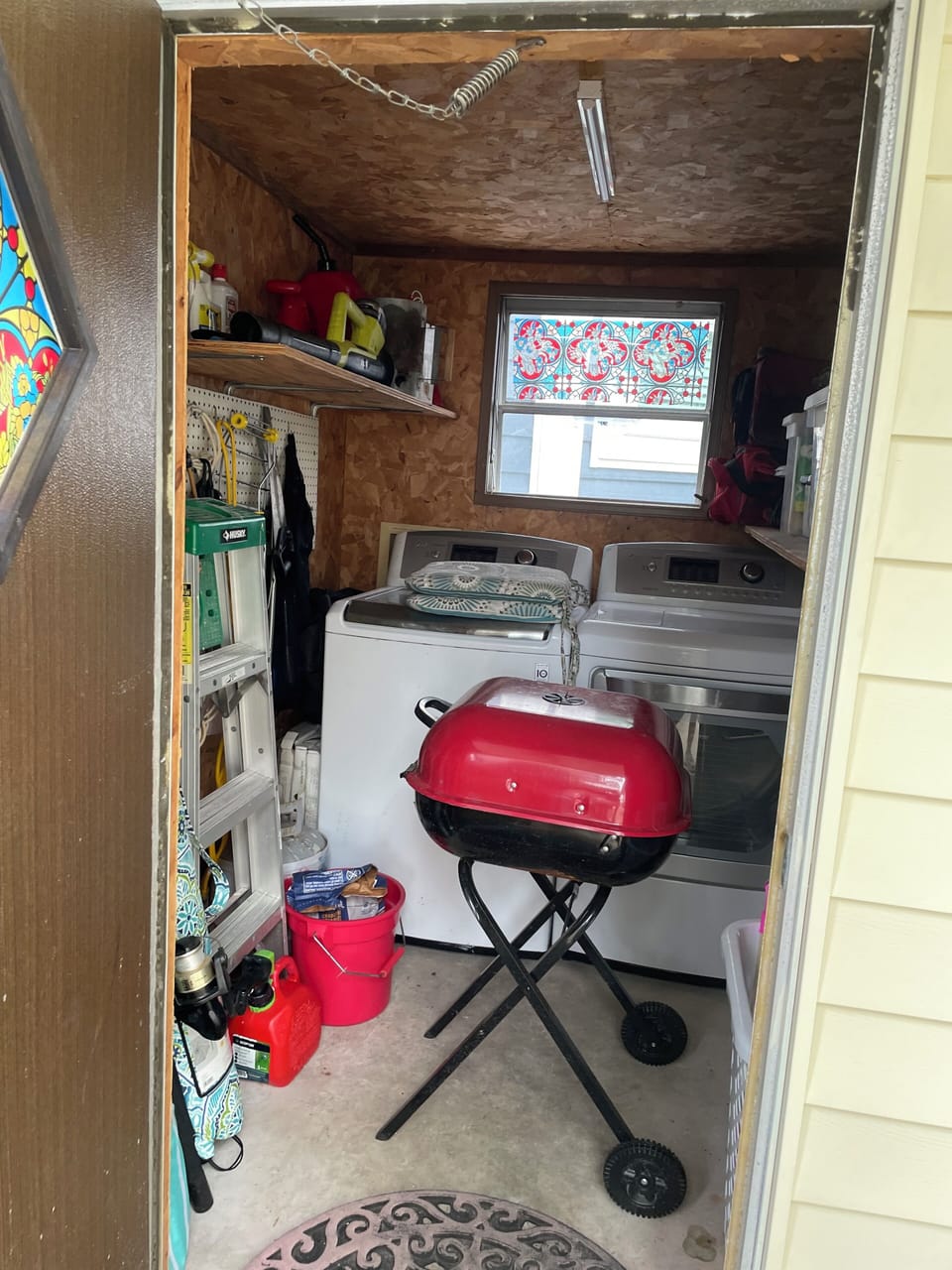 private laundry/storage