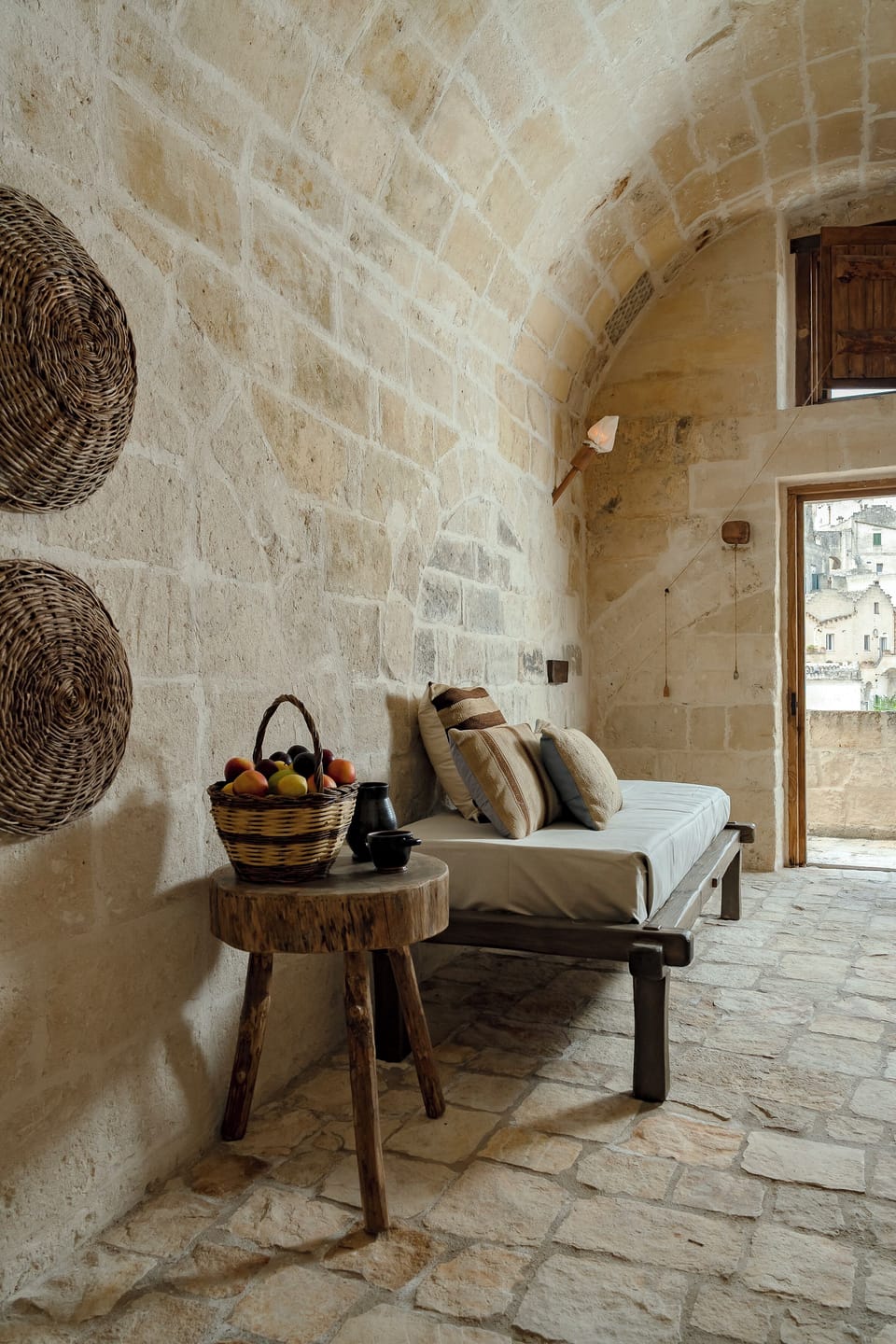 Bronze Age Dwelling 2 (Palma Campania) - in a cave with view of the Sassi | Down comforters, individually decorated, individually furnished, desk
