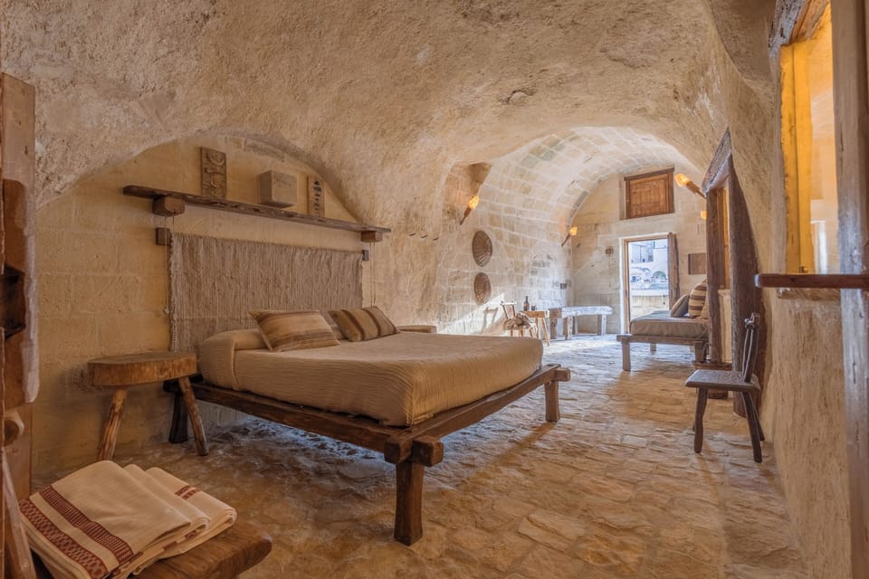 Bronze Age Dwelling 2 (Palma Campania) - in a cave with view of the Sassi | Down comforters, individually decorated, individually furnished, desk