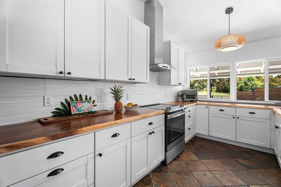 Counter to counter, the kitchen runs long enough for morning Kona coffee and a full meal.