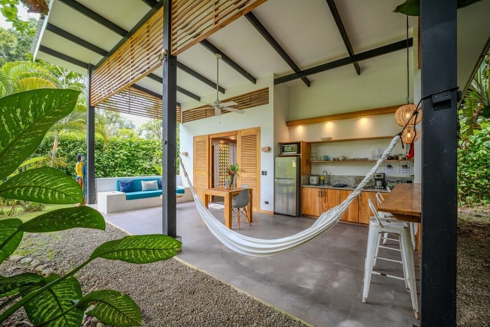 lapa-tres-lodge-equipped-kitchen-playa-chiquita-puerto-viejo.